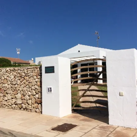 El Charrito. House  with garden and pool overlooking the sea