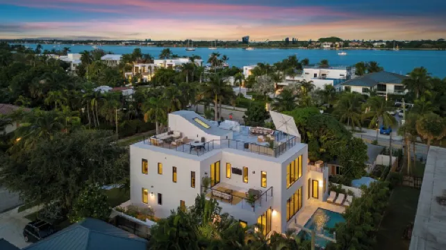 West Palm Beach / Ocean Views, Pool & Hot Tub