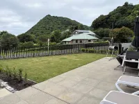 Stylish Contemporary Urban Retreat.  4 minute walk to the beach. Hotels in 