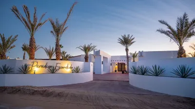 A Hidden Paradise: Spacious Beachfront Oasis - Perfect for Families and Retreats Hotel a 