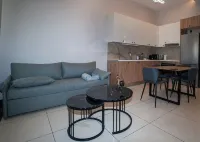 Sia's Retreat 1 Modern Apt Athens Riviera