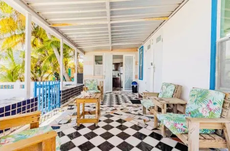 Beachfront relaxing house, listening Sound the sea