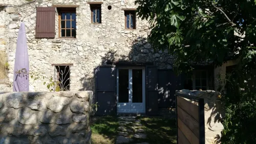 Haven of peace in the Luberon Regional Park Hotels in Mérindol