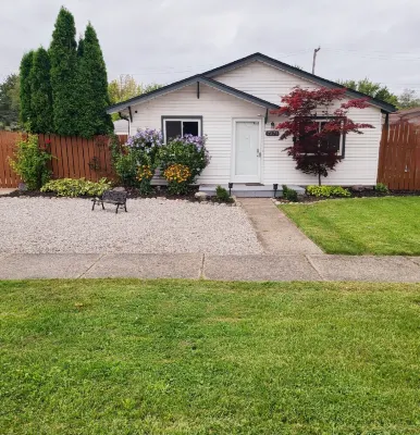 Charming Retreat, 30 min to Det & AA, Bonfire Pit