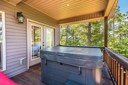Charming 1-bedroom house w/ mountain view & close to Fontana Lake in Bryson City