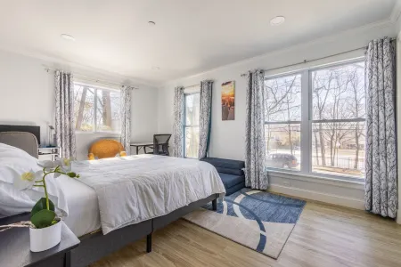 Modern 4BD/3BA w/Parking & deck & 29 min>NYC