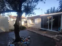 L'Olivier: 5 Min from the Sea, an Enclosed Terrace on the Edge of the Forest.