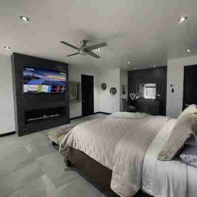 VILLA BLANCA Luxury property,180° Ocean Views. Rooms