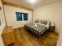 Timberwolf A- New Luxury Lodge *HOT TUB* GAMES ROOM*