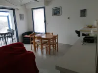 Bright, sea-view apartment with direct beach access - 3-stjärniga