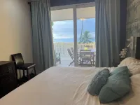 Beautiful Beach Front Condo Sleeps 5, Rare Opportunity for Christmas