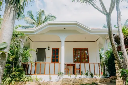 Private quite bungalow-5 min walk to ocean & restaurants