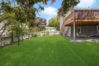 Gorgeous home with 5 Queen beds near Bonnet shores. Walk to beach/ narrow river Hotels near Walgreens