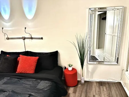 Lovely Apartment by the beach Отели рядом с достопримечательностью «Hermosa Beach Pier»