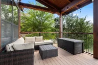 Pickleball & Resort Style Pool - Lake Travis Hill Country Luxury Cabin @ Hollows