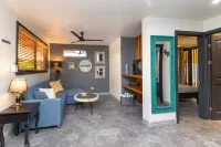 Stylish condo near National Park/beaches/marina