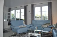 Holiday home in a quiet location in the center of Nordseebad Tossens Hotels in Tossens