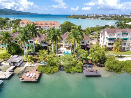 Waterfront Villa Private Pool Comp Floating Breakfast Fully Staffed Chef Avable Отели рядом с достопримечательностью «Montego Bay Marine Park»