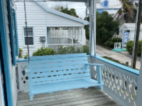 Pa Willie’s - Locally owned historic cottage conveniently located with dock. Hotels in Elbow Cay