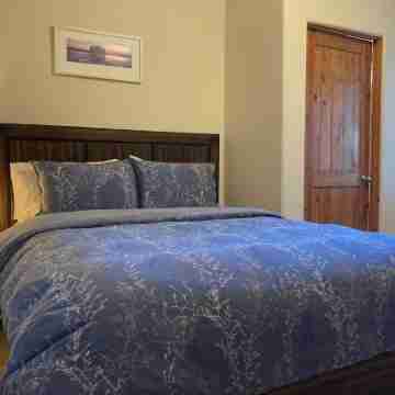 2 Bed Casita with A/C Fast WiFi, Private Garden and Prkg/2Cars. Rooms