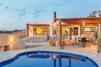 Casa Del Mar - Santa Fe Inspired Home With Gracious Mediterranean Style Living - مسبح خاص