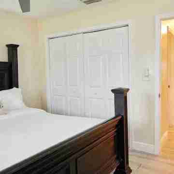 Delva’s Place-Gated 3 bedroom - Pet Friendly Rooms