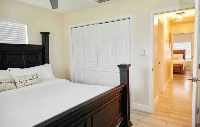 Delva’s Place-Gated 3 bedroom - Pet Friendly Hotels near Xanadu Beach