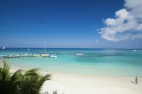 $3,000,000 Luxury Beach Front (4) Bedrooms Condo famous West Bay Beach Sleeps 8