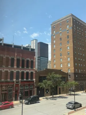 Cozy 1-bedroom in the heart of Des Moines, walking distance to many places! Hotels in 