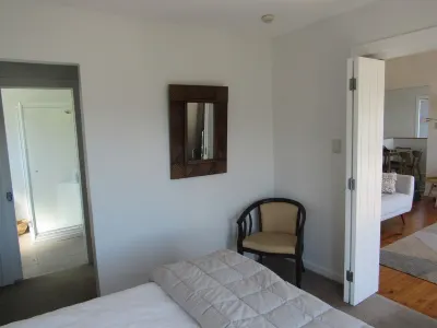 Sun trap by the beach! Hotels near New Zealand Native Oils