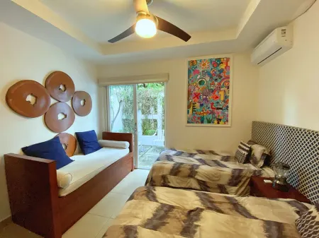 VILLA LAS PALMERA,  ESTANCIA DE SANTO DOMINGO,  MANAGUA, NICARAGUA Отели рядом с достопримечательностью «Metropolitan Cathedral of the Immaculate Conception»