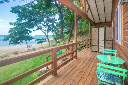 Beachfront Casita with Spectacular Ocean views in Roatan!