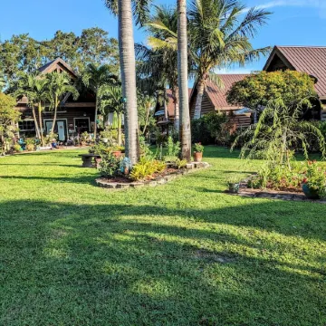 Vibrant Sunsets and Lush Landscaping on Lake Okeechobee Отели в г. Окичоби