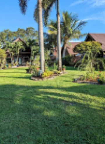 Vibrant Sunsets and Lush Landscaping on Lake Okeechobee