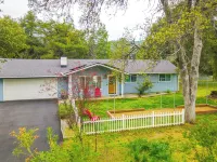 Walk to Dtwn! Dog-Friendly Oakhurst Gem w/ Yard Hotels in Oakhurst