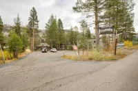 Mountain Condo w/ Fireplace in Kirkwood Ski Resort - Parkplatz