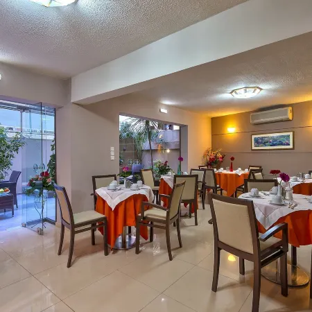 Leonidas Hotel & Apartments
