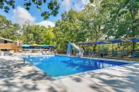 Lakefront Oasis Boat Slip, Kayaks and Outdoor Pool