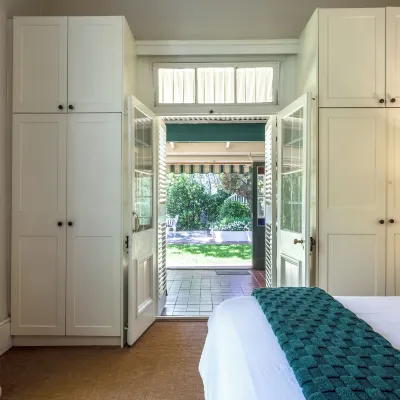 Sandown Lodge Hotels near Claremont
