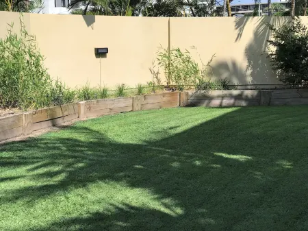 Sea Mist Palms Отели рядом с достопримечательностью «Laguna Park»