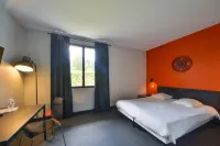 Logis - Hotel Restaurant la Mire Hotel a Gracay