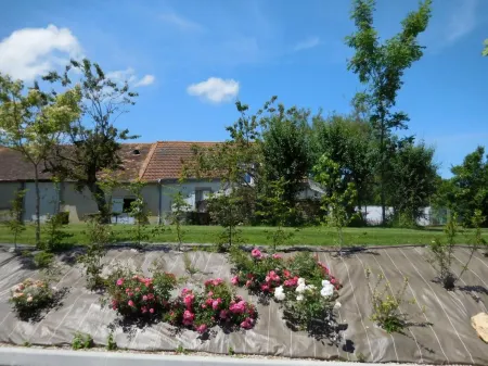 FastHotel Montmarault - Auberge du Grand Champ Отели в г. Над