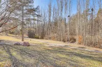 Fox Run Bungalow w/ Patio & Yard in Lincoln! - 3 stjerner