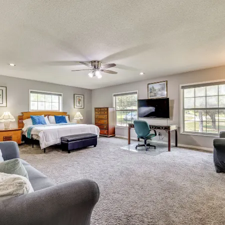 BBQ Ready: Hawthorne Home w/ Screened-in Patio