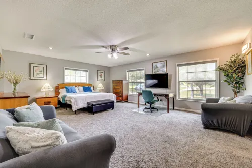 BBQ Ready: Hawthorne Home w/ Screened-in Patio - Homestays