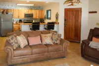 Tucson Home w/ BBQ & Patio, 5 Mi to A Mountain!