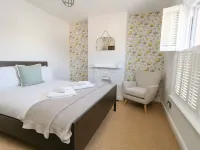 Leo's Place Hotels in Weymouth and Portland District