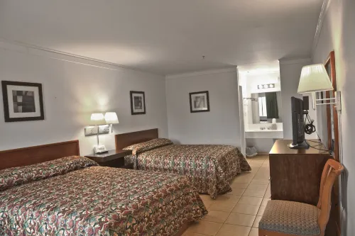 Western Inn La