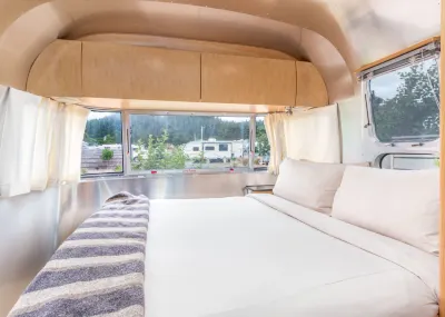 Hart’s Camp Airstream Hotel & RV Park Отели в г. 