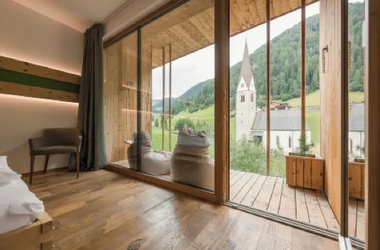 雷納爾自然酒店